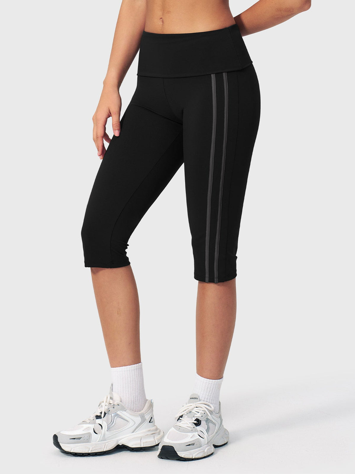 VYRA Ease Fold-Over Capri Leggings